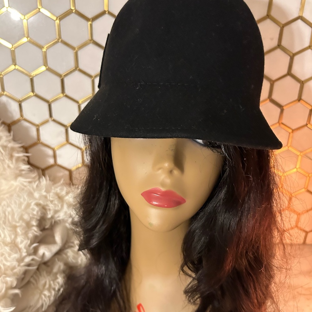 Classy Wool Hat - Picture 2 of 5